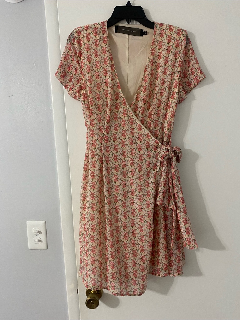 Code x Mode Pink Floral Short Sleeve Wrap Dress with Pockets Size Small